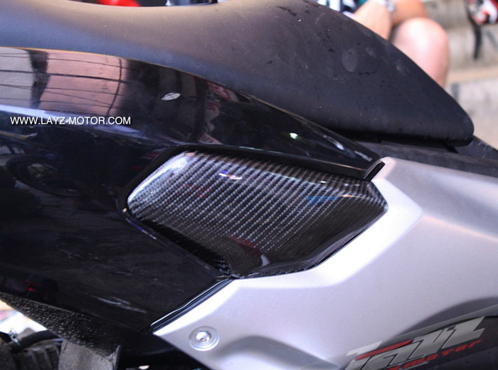 Second image of KABON Yamaha NMAX Side Body Carbon