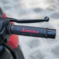 Foto-Terpasang-Domino-Handgrip-Merah.jpeg