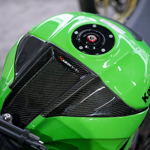 Second image of KABON KAWASAKI ZX10R 2011-2020 CARBON UPPER TANK COVER