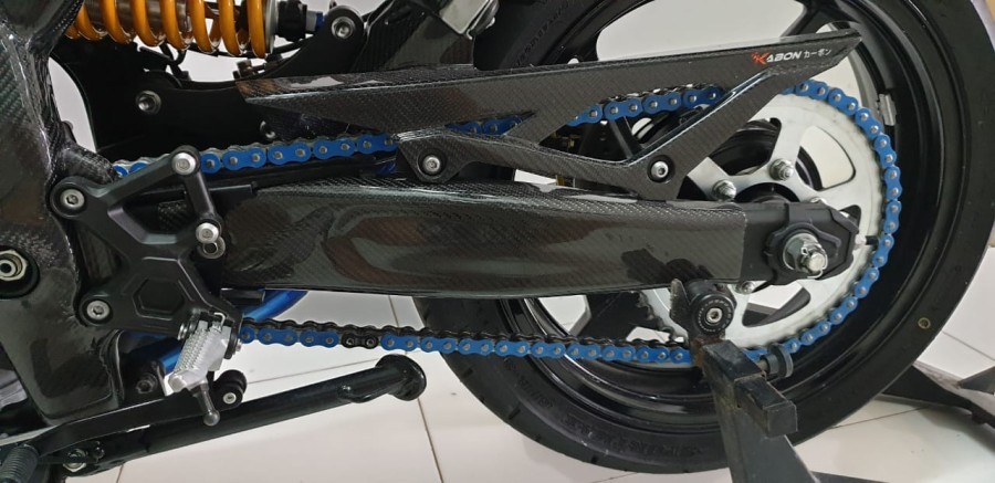 Second image of KABON Kawasaki ZX25R Cover Swing Arm