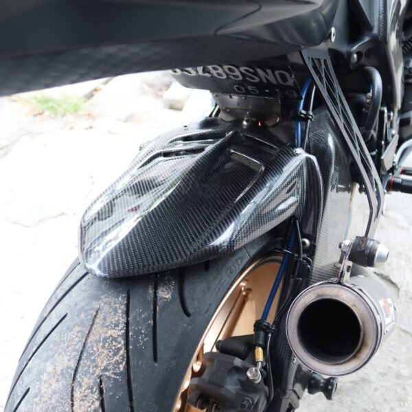 Second image of KABON KAWASAKI ZX6R 2009-2022 EXTENDED MODEL CARBON HUGGER