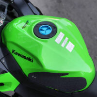 LIGHTECH-Fuel-Tank-Cap-Spin-Lock-Kawasaki-ZX25-Z900-Ninja-250-2018-Blue-Terpasang