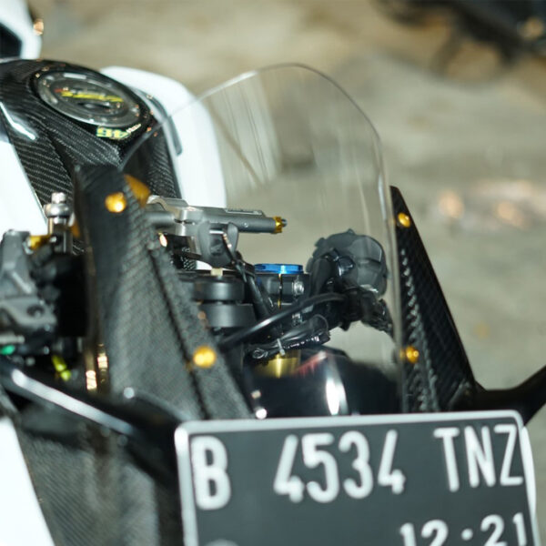 Second image of MRA Windshield - Honda CBR 250RR