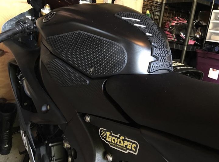 Second image of TECHSPEC Side Pad + Central Pad Yamaha R6 '17up