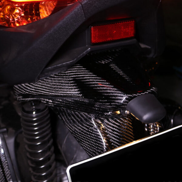 Second image of KABON Yamaha XMAX250 Spakbor Belakang Carbon